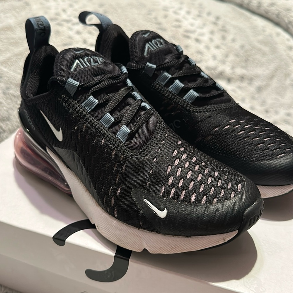 Nike Air Max 270 size 6, black/white-Lt Arctic pink